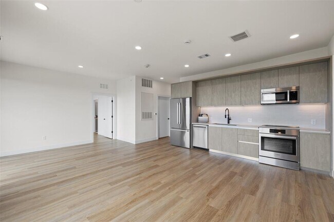 Building Photo - 4315 S Congress Ave