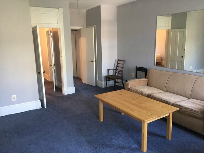 Building Photo - 219 C St NE