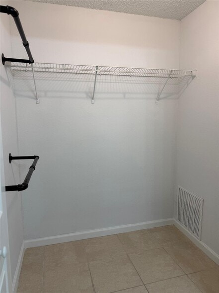 Building Photo - 8183 Severn Dr