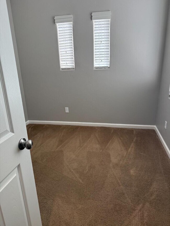 Building Photo - 843 Beauregard Ln