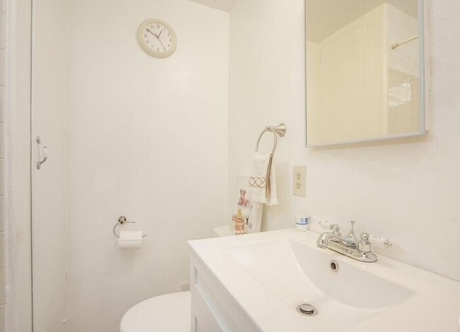 Building Photo - Single-Story 3BR Home with Permitted ADU, Private Yard & Cul-De-Sac Location – Van Nuys