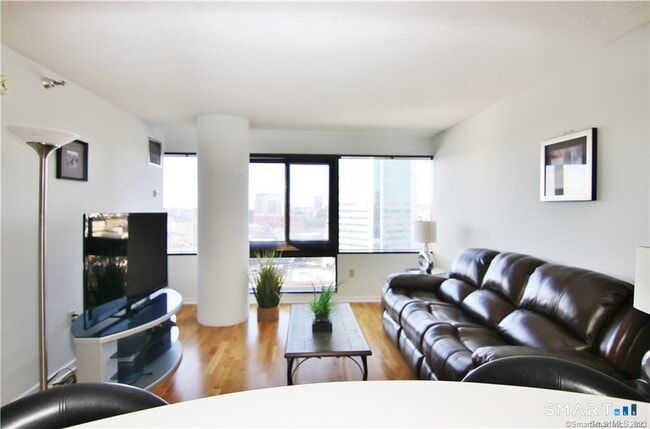 Building Photo - 127 Greyrock Pl