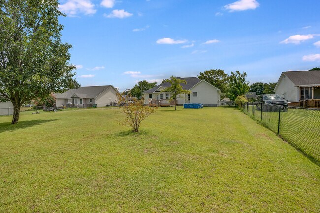 Building Photo - 202 Weeping Hollow Ct
