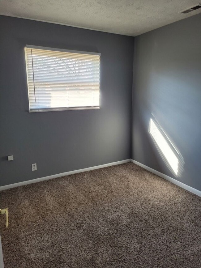 Building Photo - 7092-7094 N Manor Dr