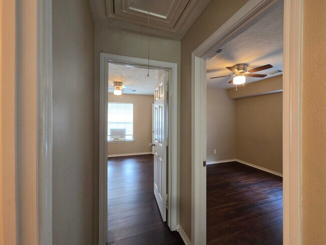 Building Photo - 2811 Hackamore Hollow Ln