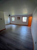 Building Photo - 131 Crystal Rd