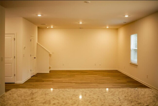 Building Photo - 129 Elijah St