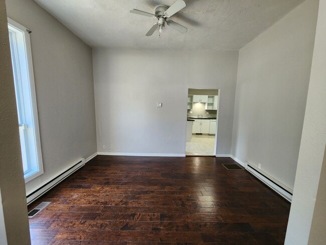 Building Photo - Spacious 3-Bedroom, 2-Bathroom Home AVAILA...