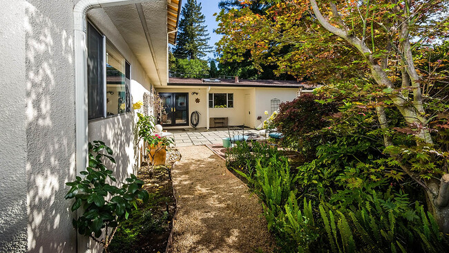 Building Photo - 766 Canyon Rd