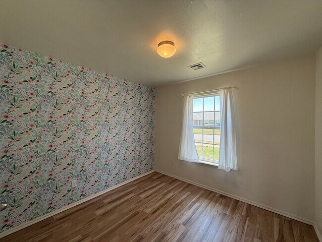 Building Photo - ***SUMMER SPECIAL 50% off the first month'...