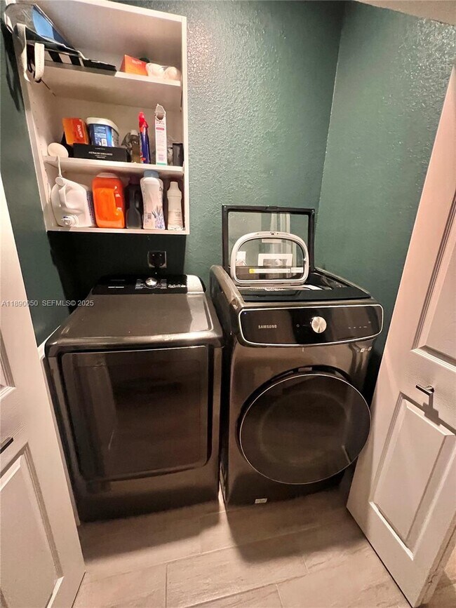 Building Photo - 4654 Santa Cruz Way