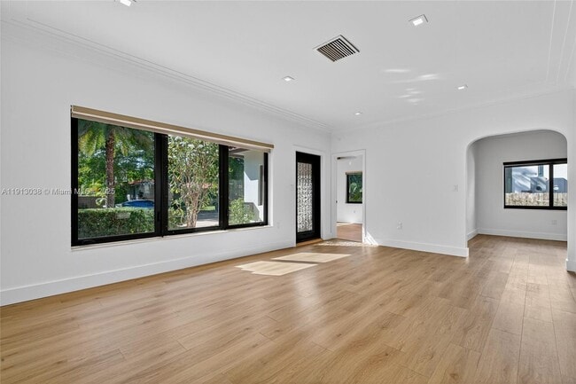 Building Photo - 465 NE 52nd St