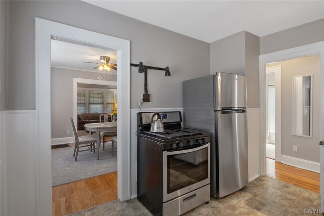 Building Photo - 967 Wadsworth St