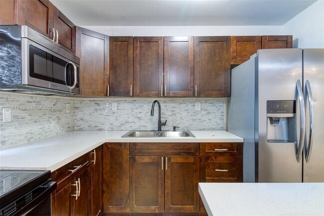 Building Photo - 5215 SW 40th Ave