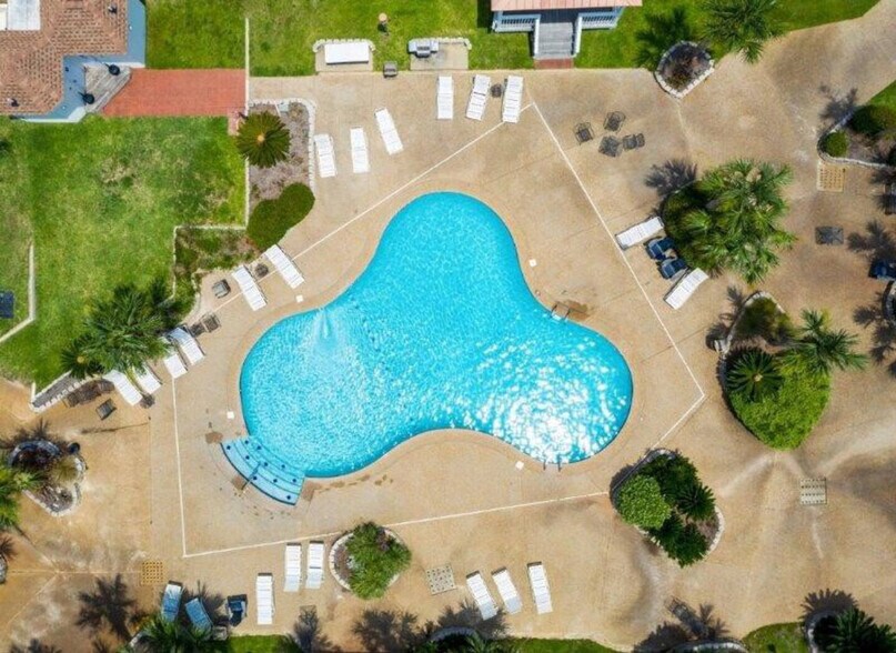 Building Photo - 2046 Beach Blvd