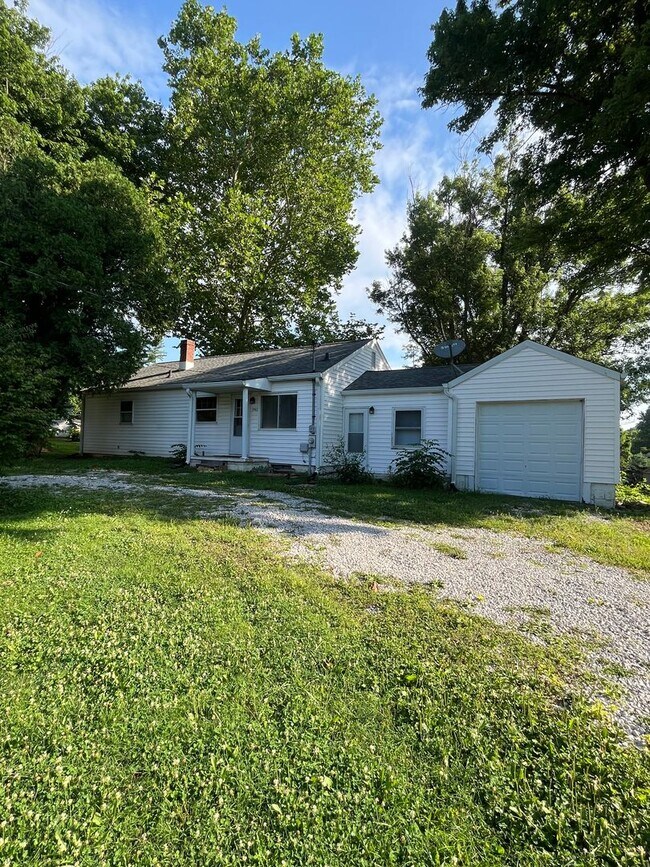 Building Photo - 3942 W Stoutes Creek Rd