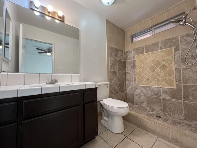 Building Photo - 321 Reynosa Ave