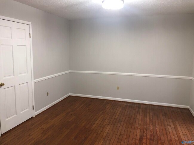 Building Photo - 5642 Chickasaw Dr