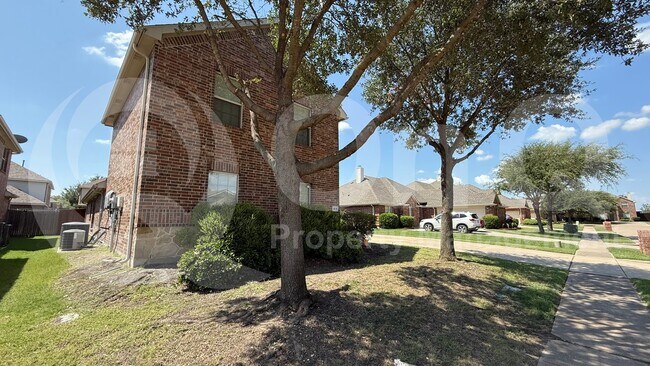 Building Photo - 1618 Nestledown Dr