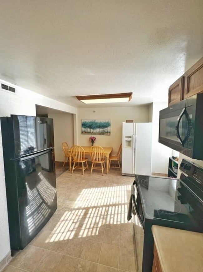 Building Photo - Live at Old Mill apartments for Fall 2026!