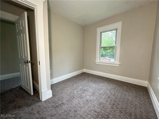 Building Photo - 2957 Greenfield Ave