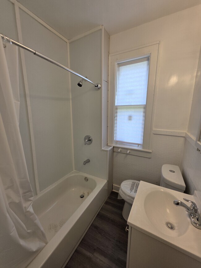 Building Photo - 15448 Log Cabin St