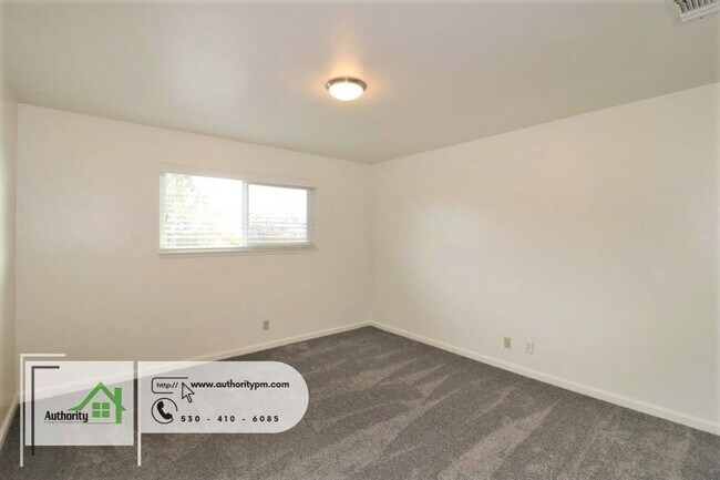 Building Photo - 4445 Dogwood Ln
