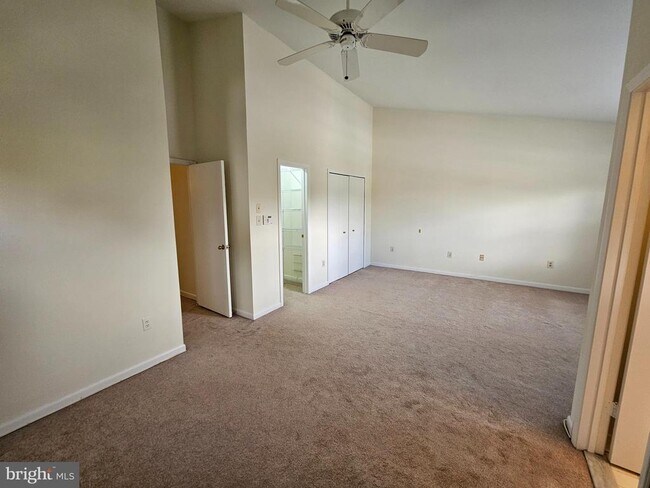 Building Photo - 6908-6910 Ten Timbers Ln
