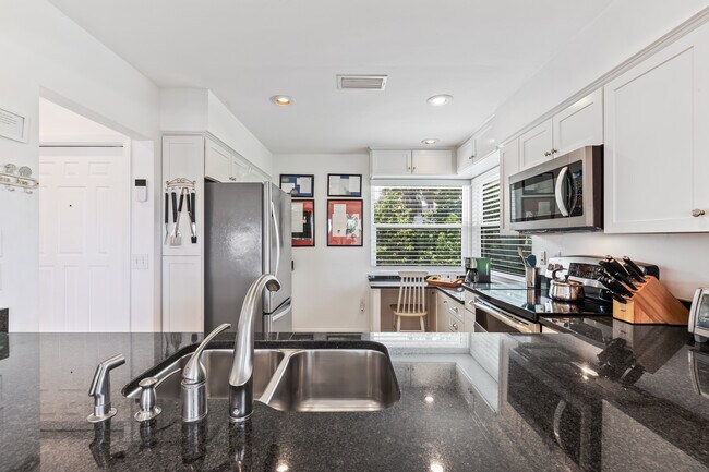 Building Photo - 405 Luke St