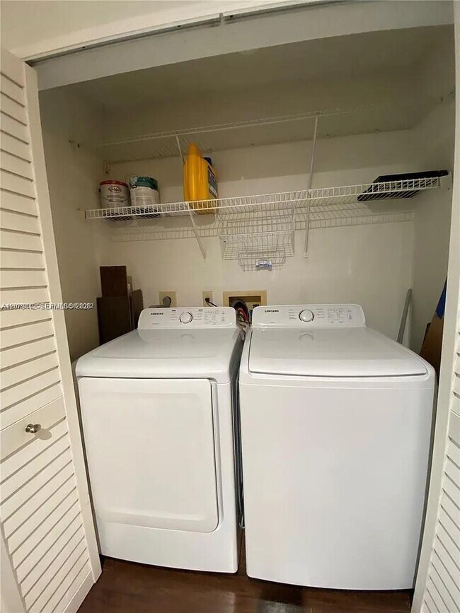 Building Photo - 13090 Vista Isles Dr