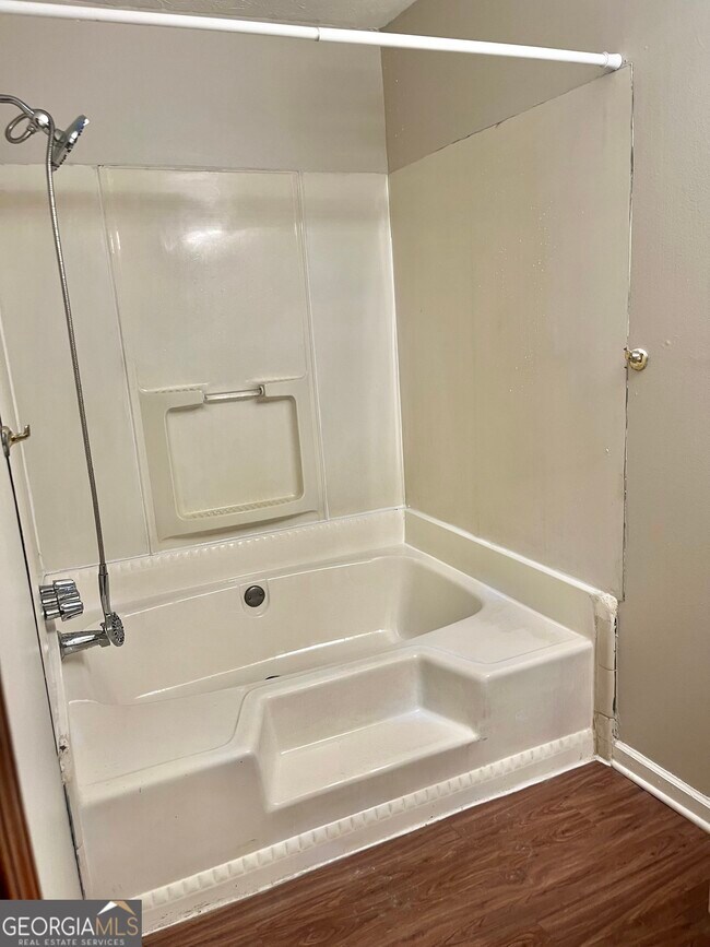 Building Photo - 566 Brookfield Way