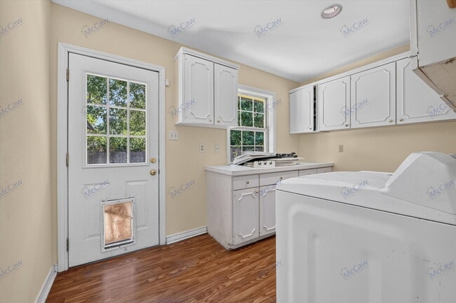 Building Photo - 3550 Ainsworth Dr