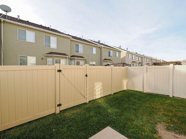 Building Photo - West Jordan Townhome