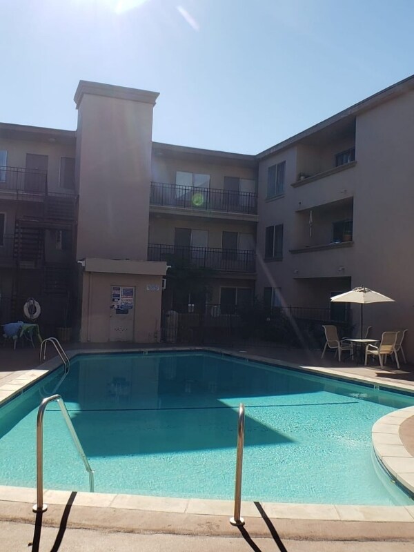 Building Photo - 6041 Whitsett Ave