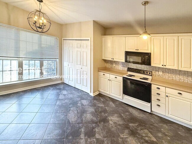 Building Photo - 607 Parkside Cir