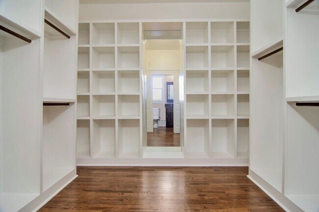 Building Photo - COMING IN APRIL! Darling Doll House is a must see!