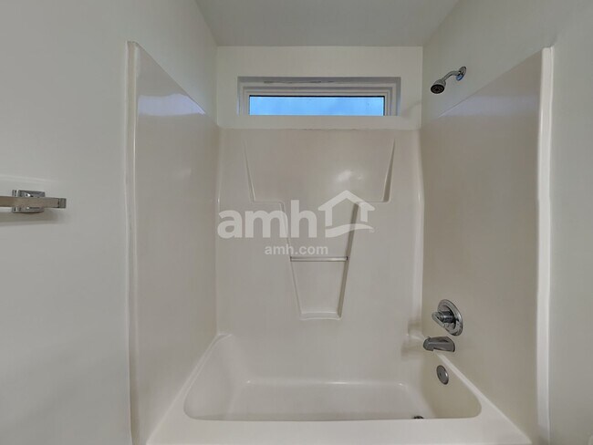 Building Photo - 5 Silverbrook Ct