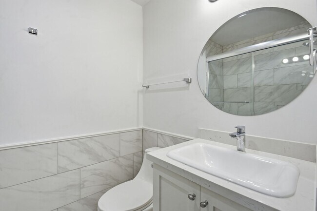 Building Photo - Beautiful Houston Home Featuring a Private Pool