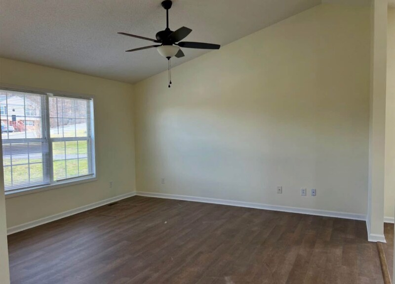Building Photo - 120 Meadowlark