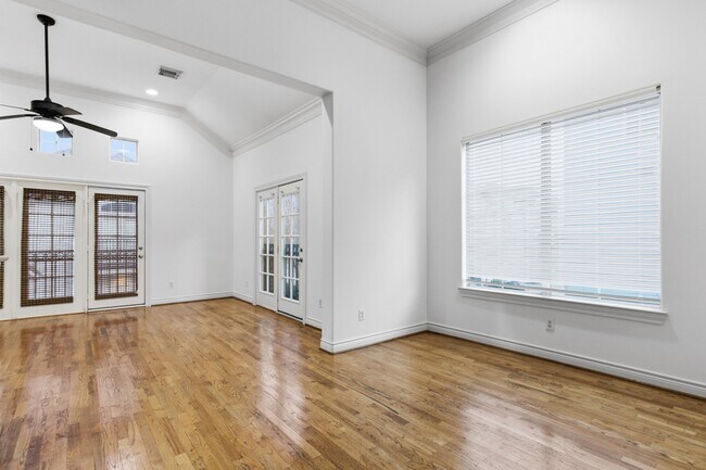 Building Photo - 1303 Sherwood Point Ln