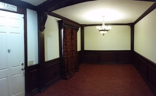 Building Photo - Beauty in the Details - 3 Bedroom / 2.5 Ba...