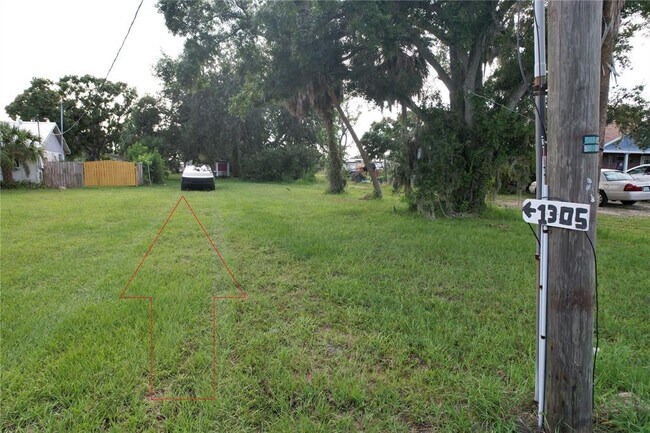 Building Photo - 1305 Sweeney Dr