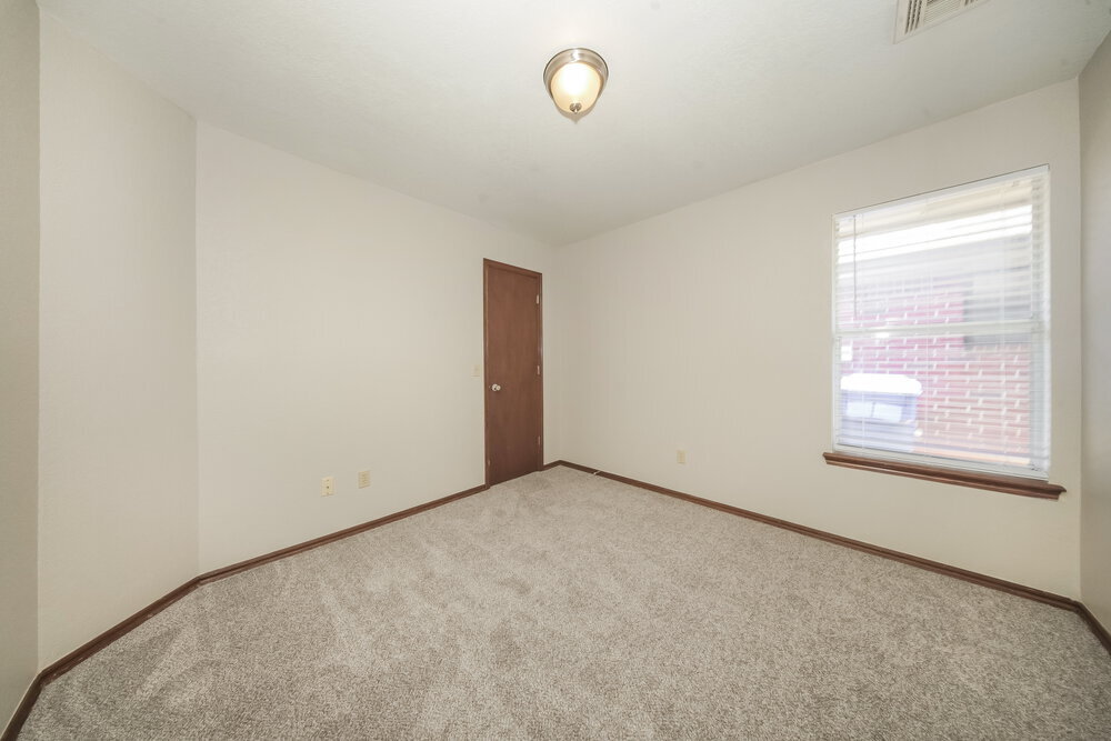 Building Photo - 329 Ridge Bluff Dr