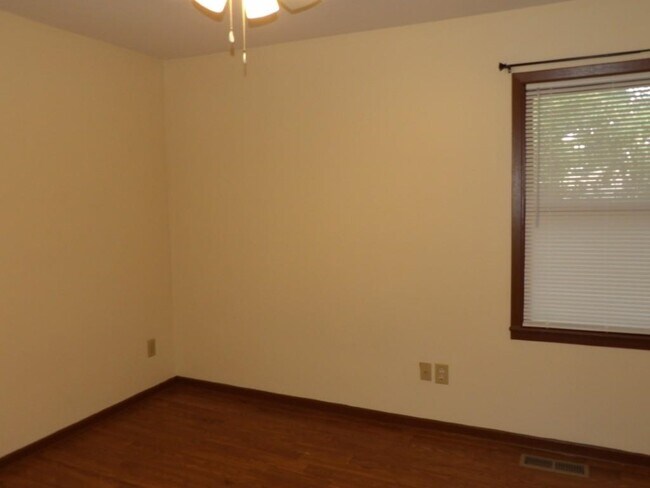 Building Photo - 3450 Macklen Rd
