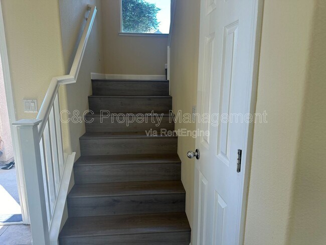 Building Photo - 28 Foxglove Ct