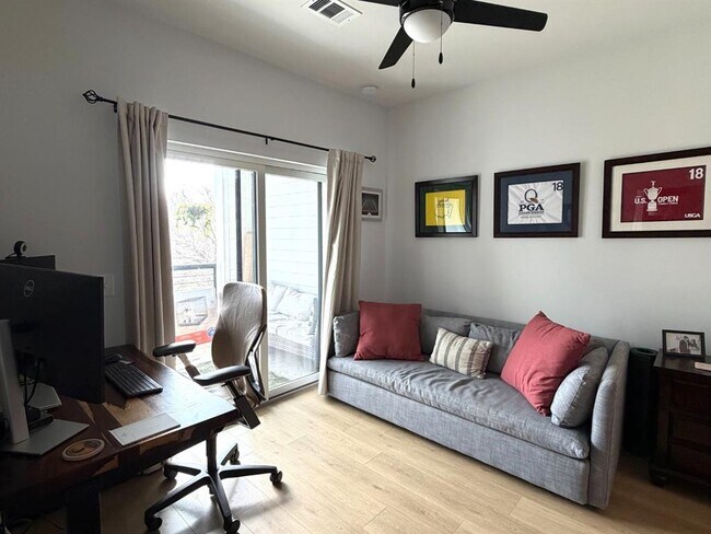 Building Photo - 3101 Govalle Ave