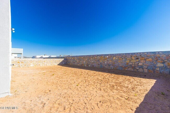 Building Photo - 500 E San Antonio Ave