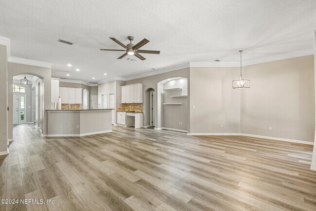 Building Photo - 1892 Vista Lakes Dr