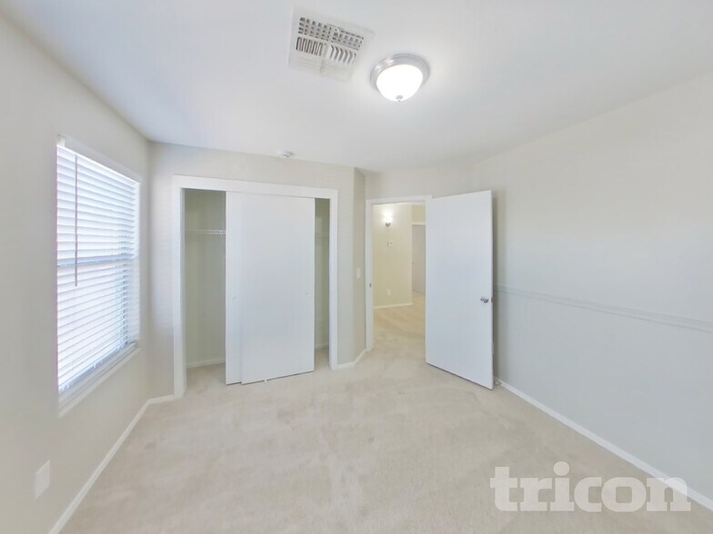 Building Photo - 2405 N 92nd Ln