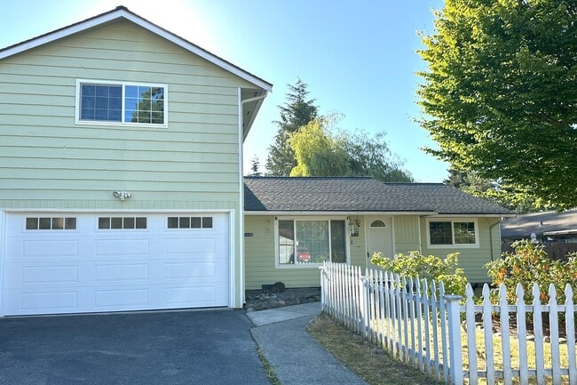 Building Photo - Bright and spacious 5bd 2 ba house in Edmo...